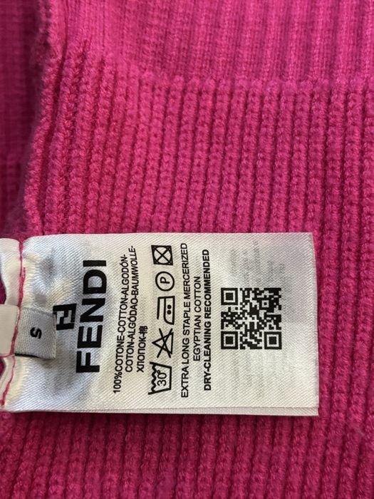 Розовый молодежный свитер Fendi