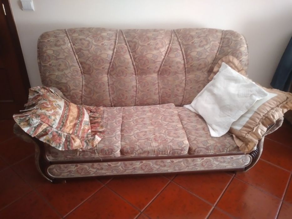 Conjunto  sofás,  sofá  cama e dois  individuais