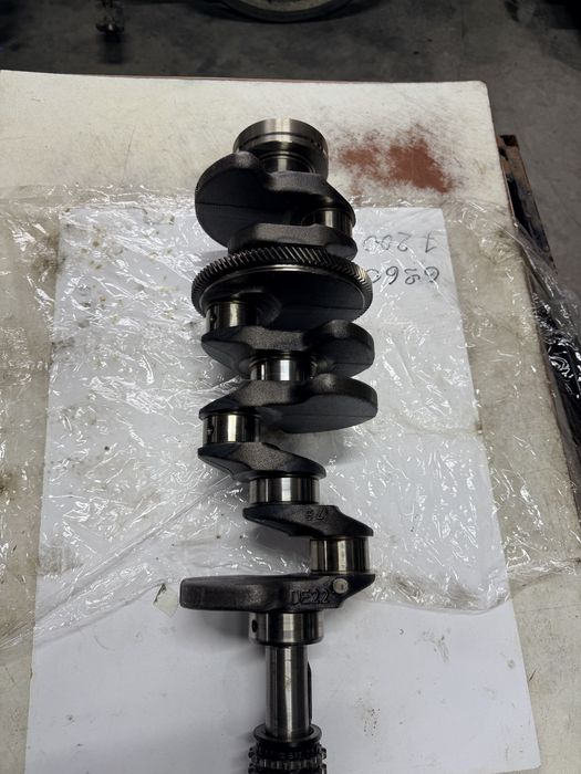 Колінвал Mercedes Benz  2.2 cdi OM  611 00 04 06 03 В ідеальному STD.