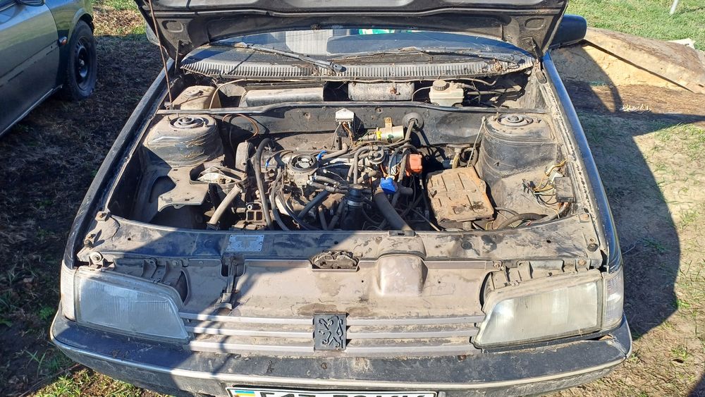 Пежо 405.  двигун 1.6 в хорошому стані