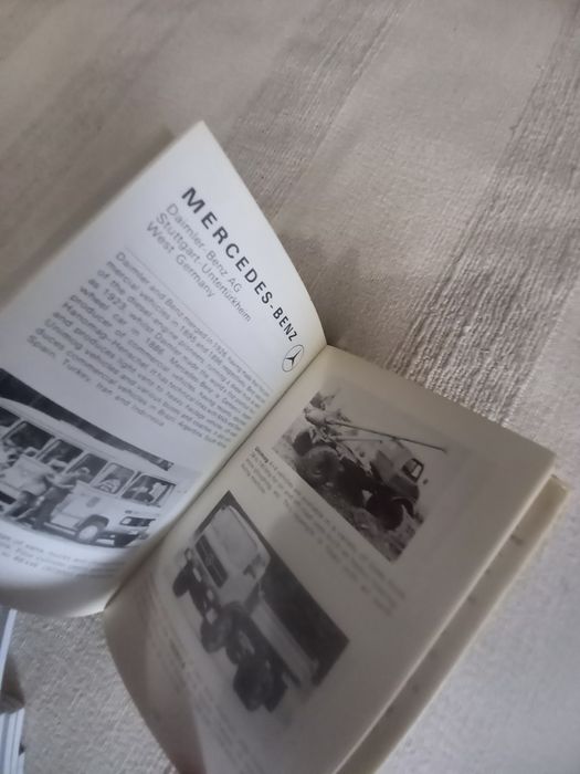 Livro sobre camiões antigos americanos