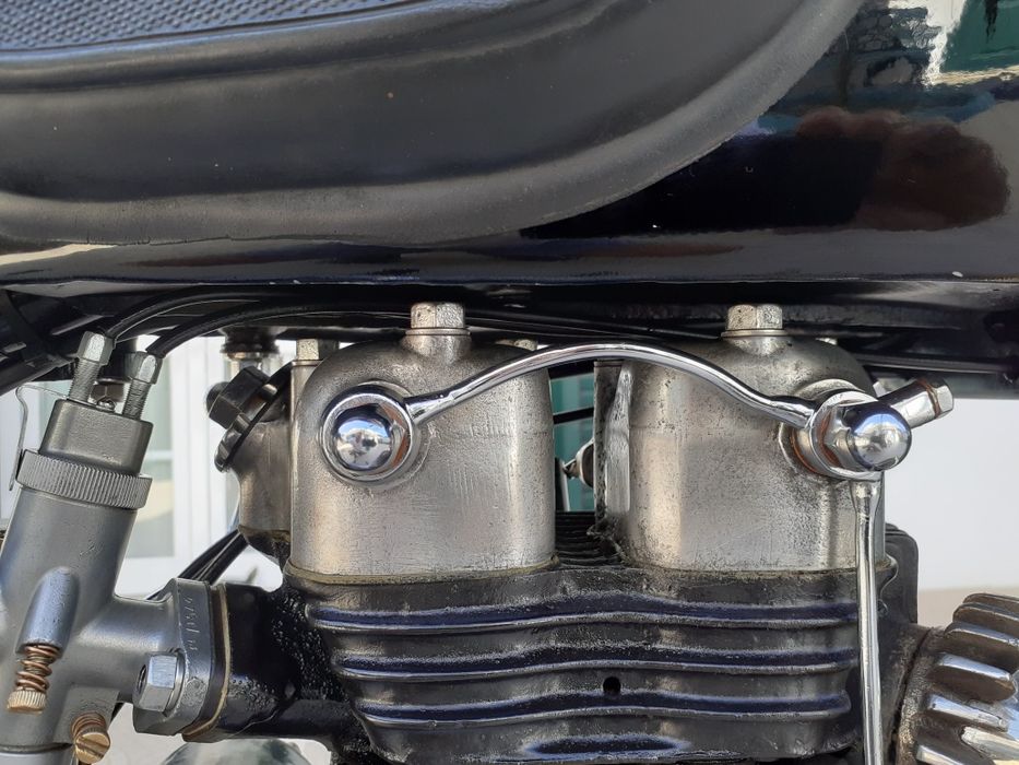 Ariel XG 350cc. Militar de 1943, restaurada e impecável.