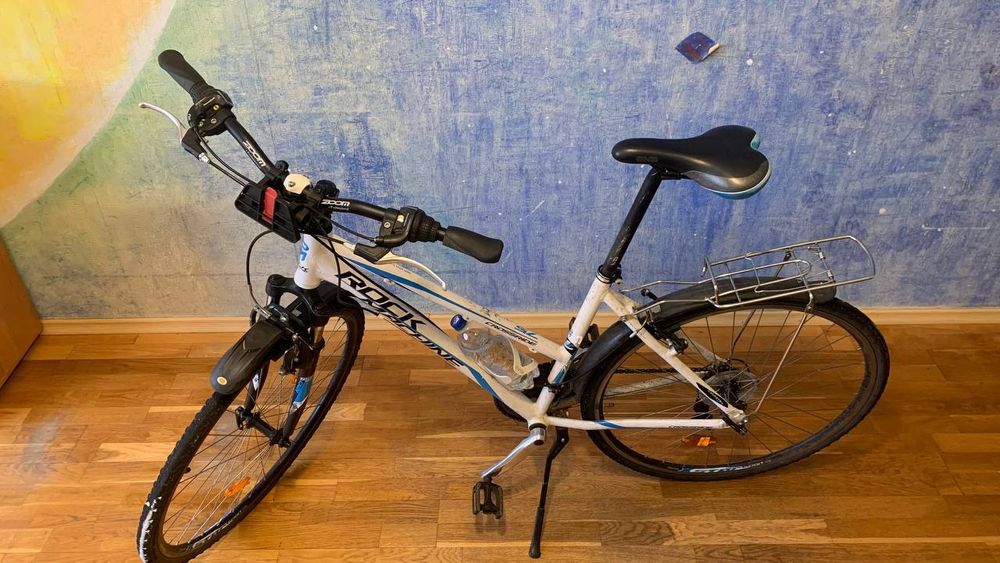 Спортивний фірмовий велосипед