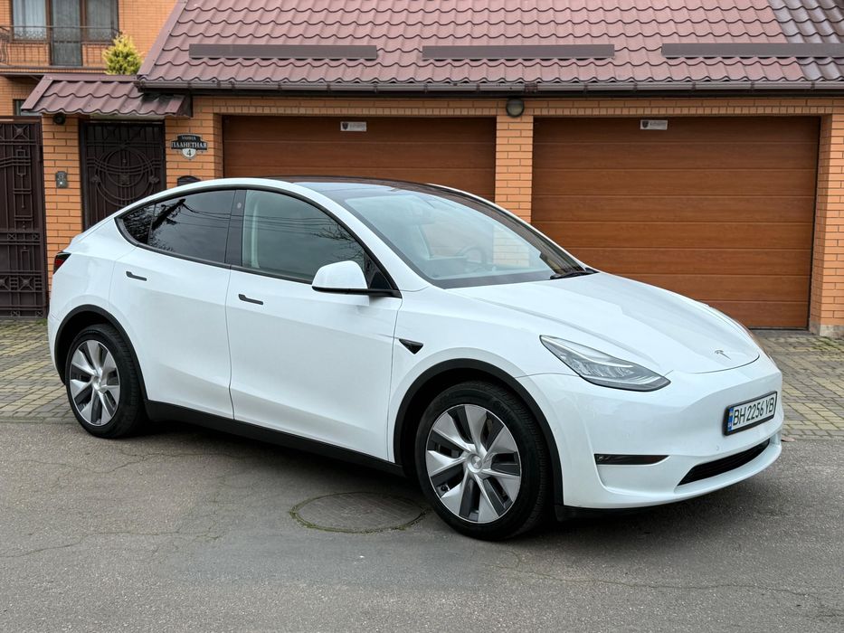 Продаю Tesla model Y