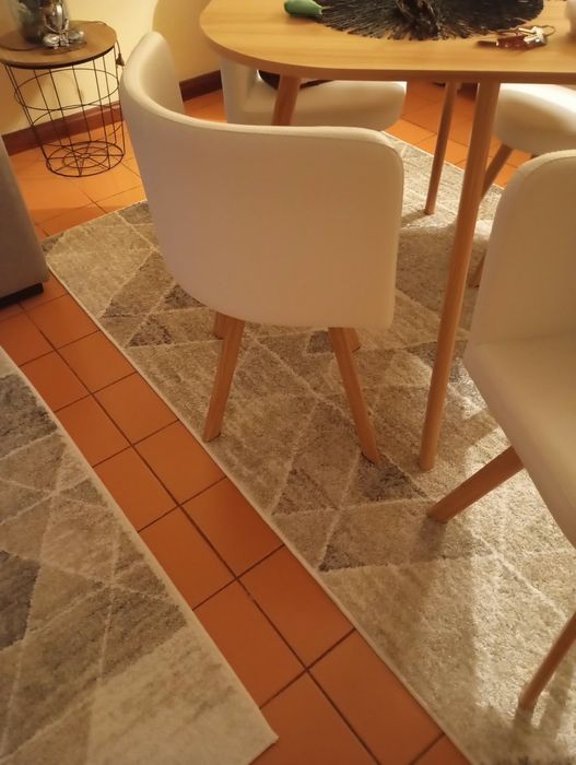Mesa com 4 cadeiras