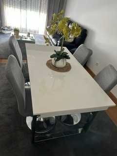 Mesa de Jantar com 4 Cadeiras