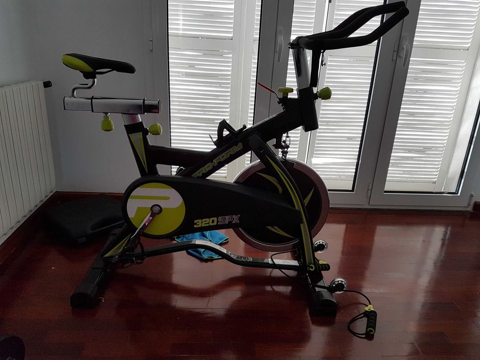 Bicicleta spinning indoor