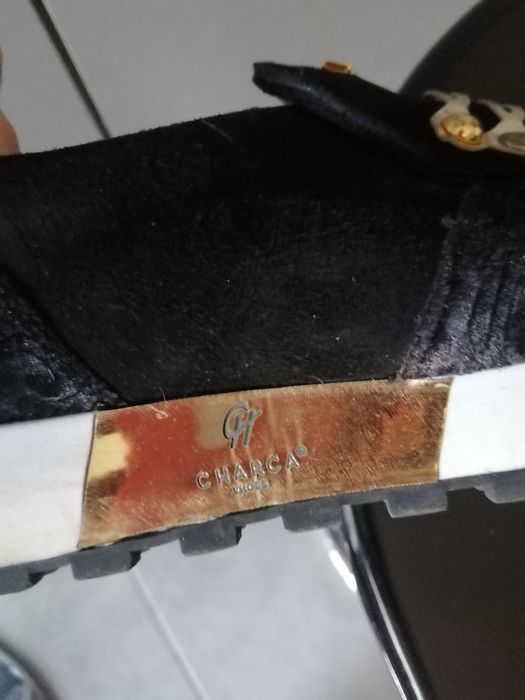 Bota e sapatilhas de mulher