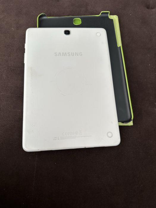 Планшет  SM T 555