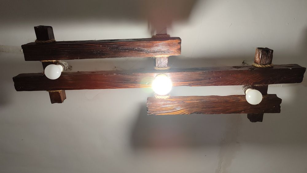 Дерев'яна люстра