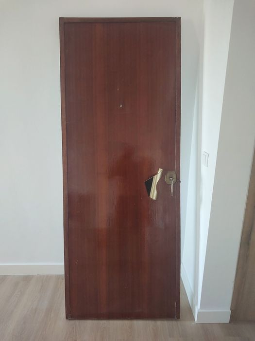Porta entrada com fechadura