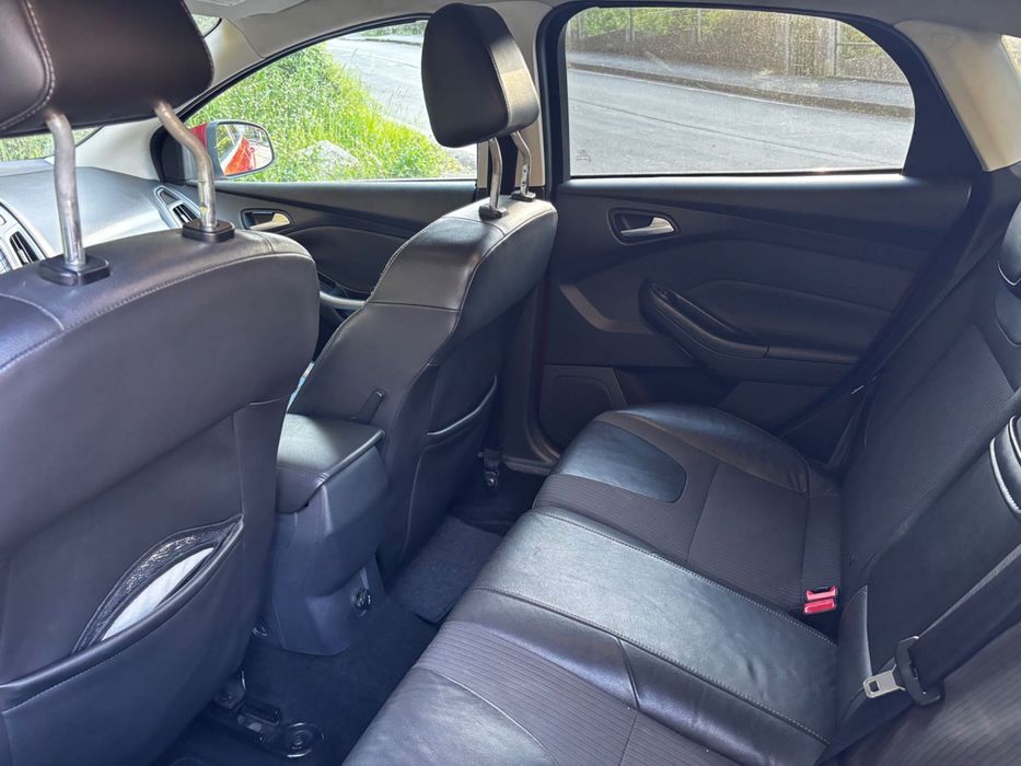 Ford Focus Titanium 2011457157446678630402