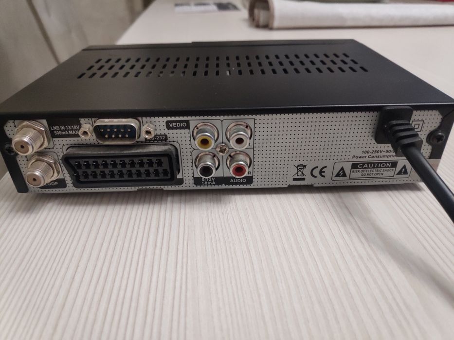 Тюнер супутниковий