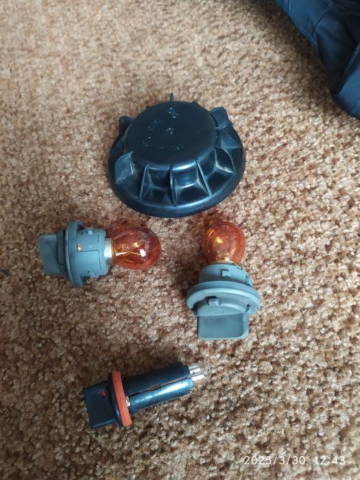 Крышка,корректор.патроны и кронштей крепления фары туксон спортейдж 2