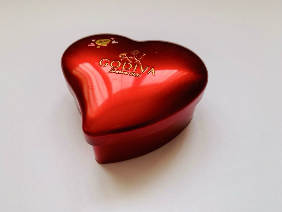 Коробка Godiva 2015 в форме сердца