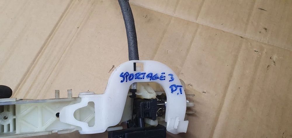 Klamka prawy tył tylna prawa Kia Sportage III 3