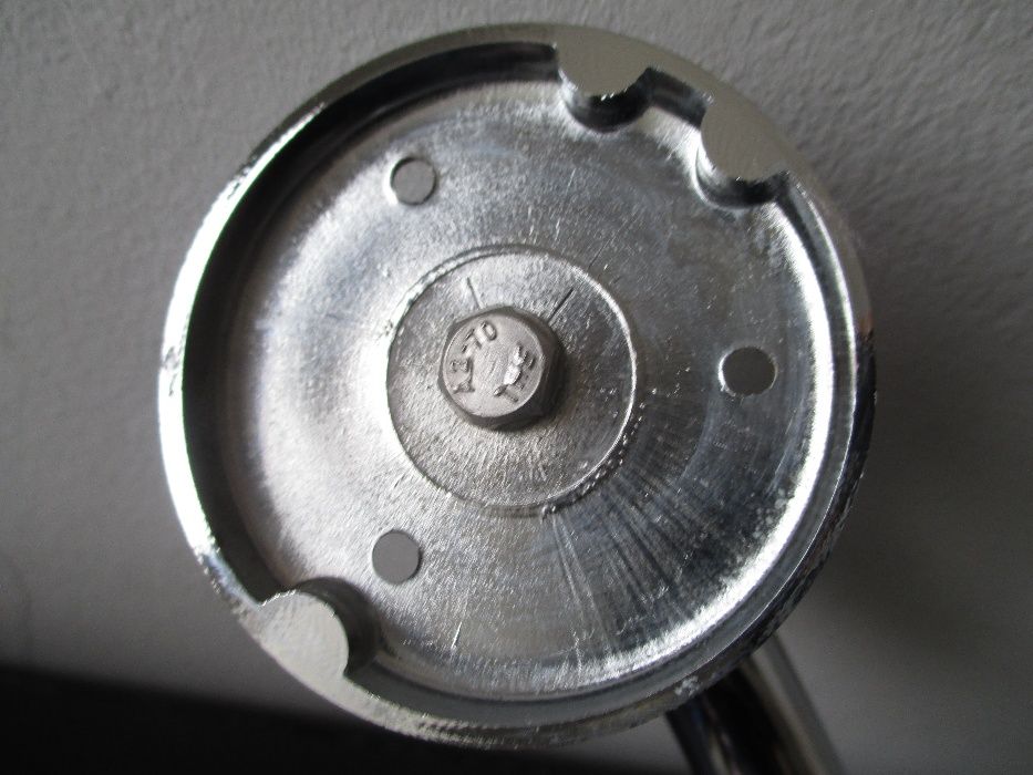 Toalheiro de barra, grande, cromado. Fixação c/furos