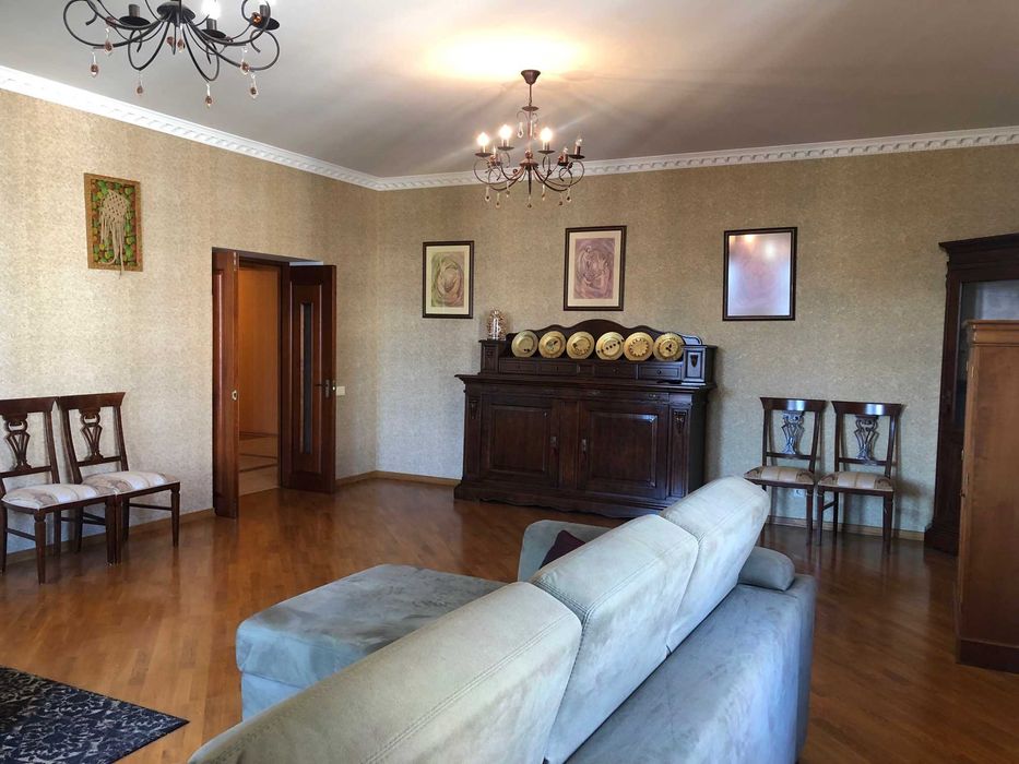 Продам дешево 120м ремонт мебель ЖК Чайка Лобановского метро 10мин