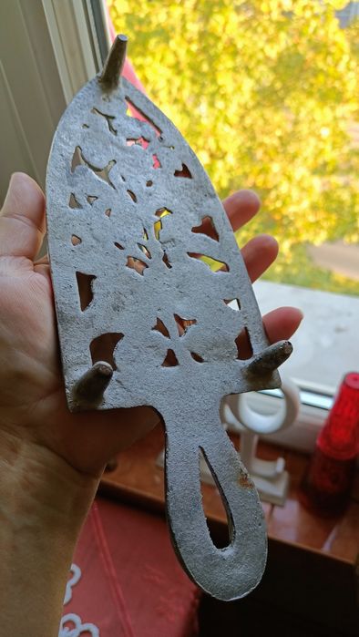 Aluminiowa podstawka pod żelazko Róże vintage