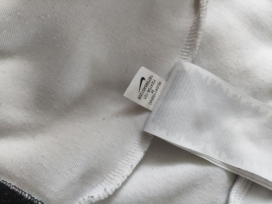NIKE Tech Fleece.