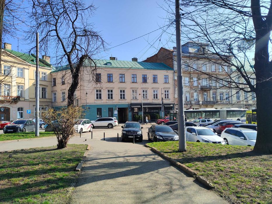 Продаж гаражу в центрі Львова, вул. Винниченка 12