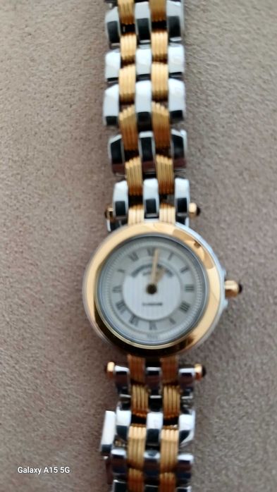 Lindo relógio Christian Bernard