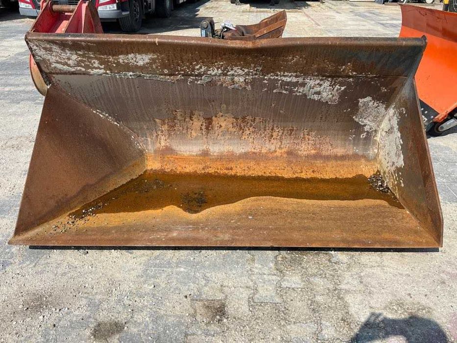 Łyżka hydrauliczna z siłownikiem