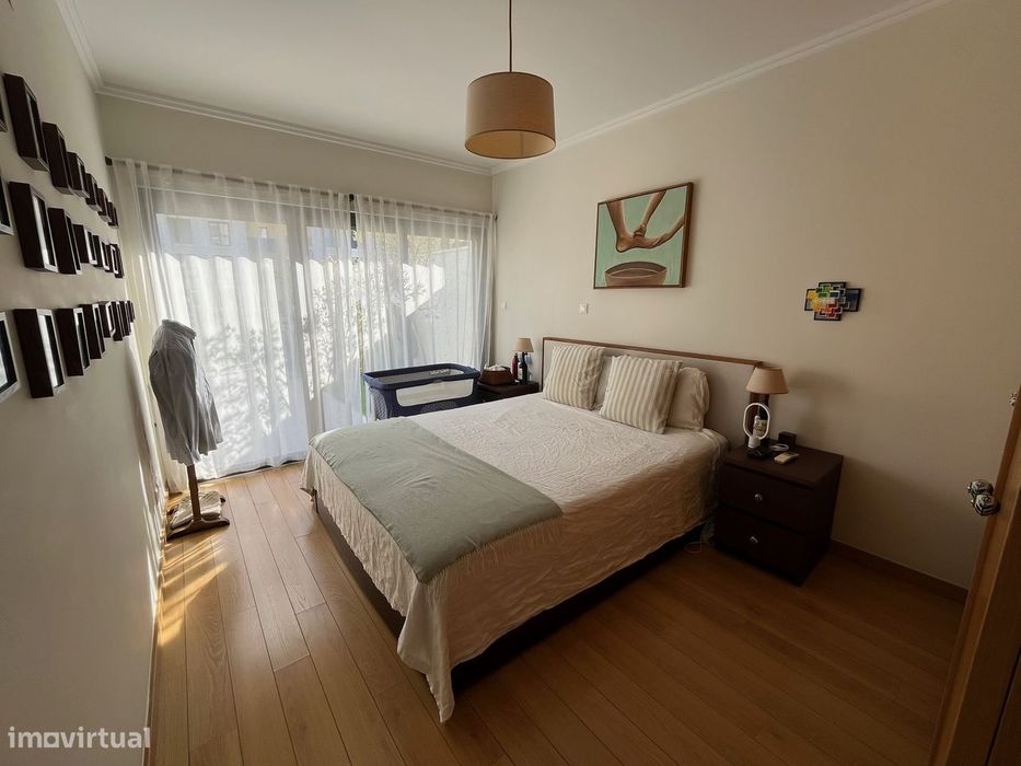 T2 com terraço de 65m2, box e arrecadação - Atalaia, Amadora