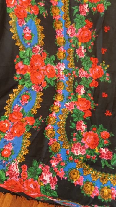Хустка вовняна з китицями СССР. Розмір 148×148+-4см. Нова!!!
