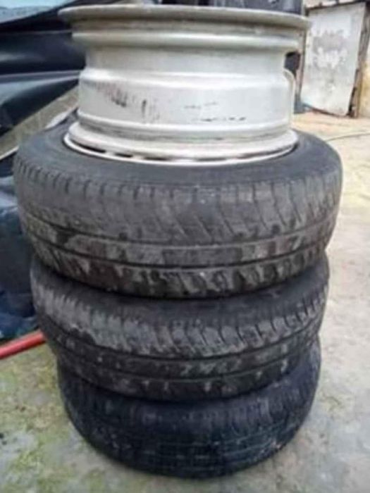 Várias jantes diferentes tamanhos e furações