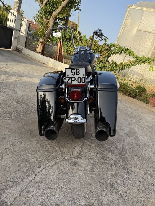 Harley-Davidson Road King 2001 estilo Chicano/Bagger.