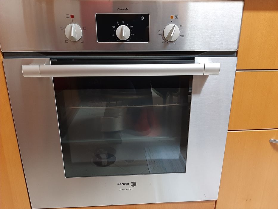 Vendo forno em bom estado.