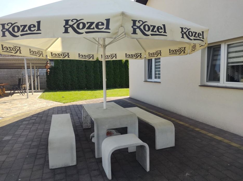 Komplet ogrodowy z parasolem