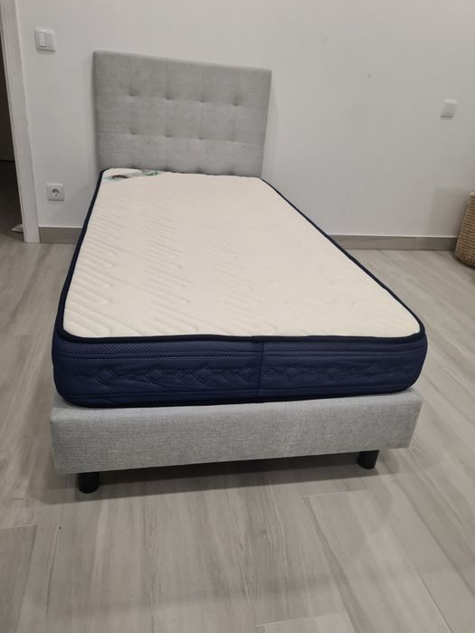 Cama individual com colchão