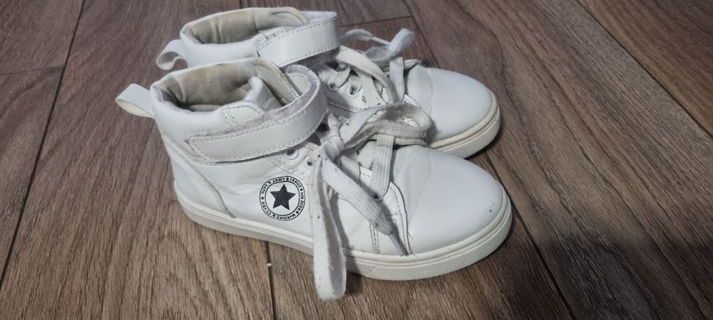 Białe wysokie sportowe buty r. 31