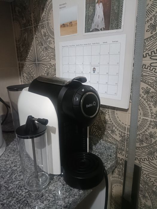 Maquina de café DELTA Q MilkQool na cor branca