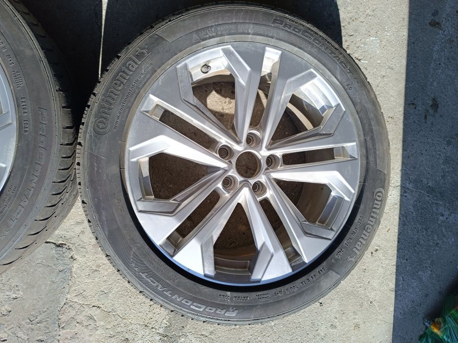 Sprzedam parę 2 felgi z oponami do Audi A4 B9 .