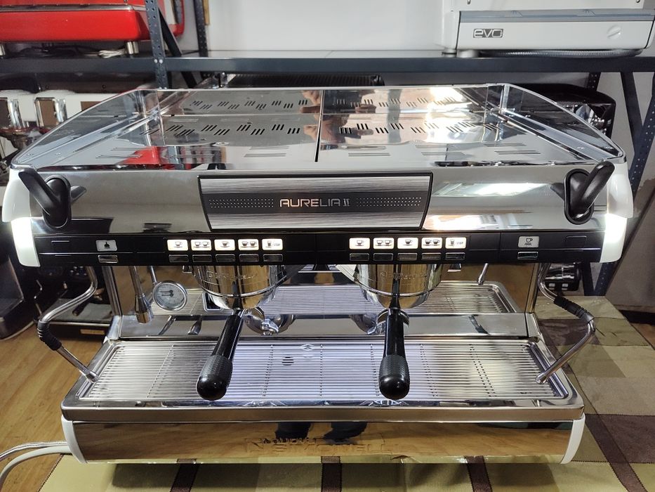 Професійна  кавомашина nuova simonelli Aurelia 2