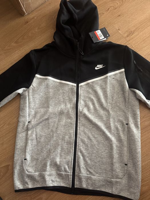 Nike tech preto e cinzento L