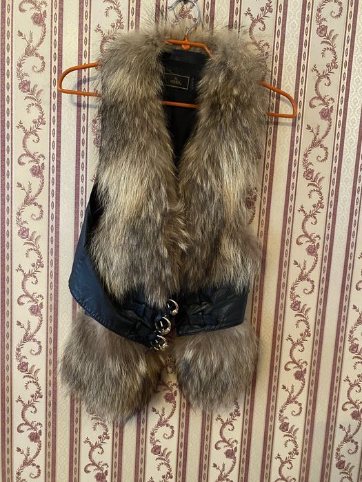 Продам жилет с натуральным мехом