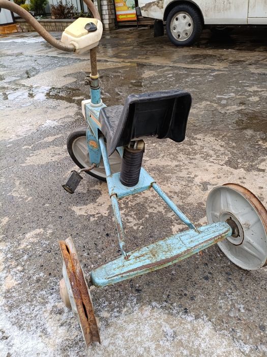 Детский велосипед 50 х годов выпуска.