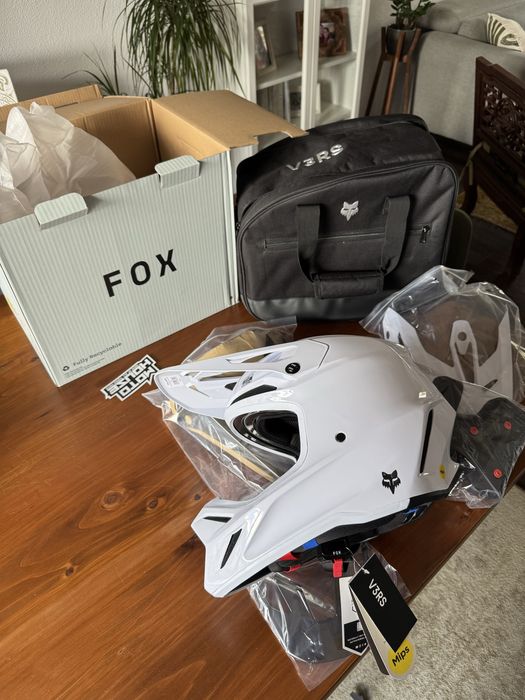 Capacete FOX V3 RS carbon white novo 2026