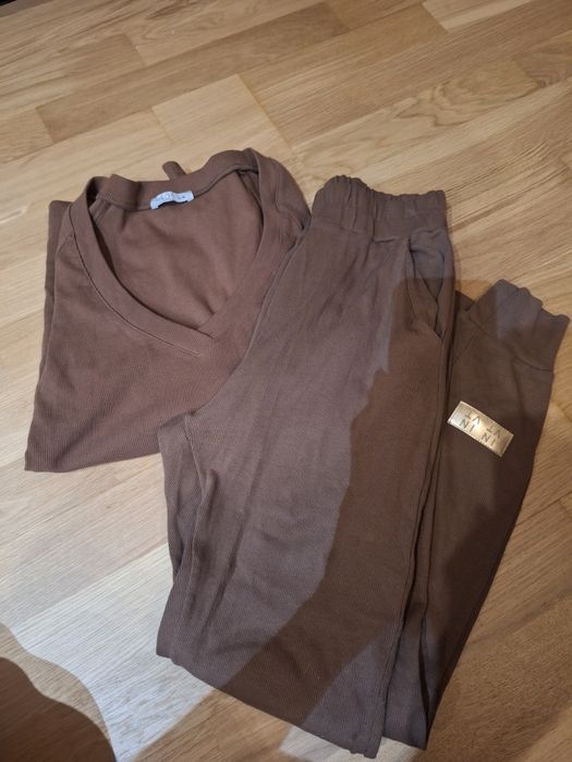 Prążkowany komplet dresowy damski Megi S/M