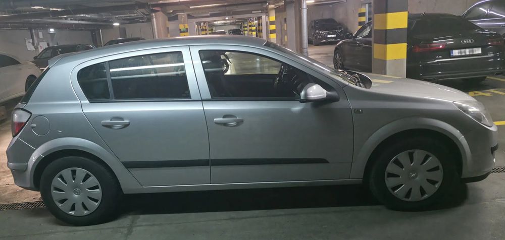 Opel Astra Opel Astra H – 2006 | klima | garażowane | 2 kpl. opon