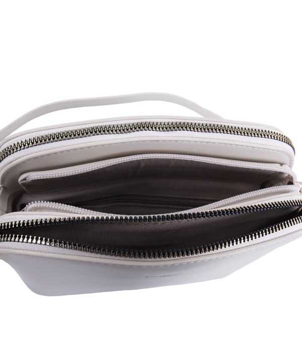 Біла сумка.