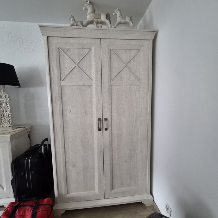 Sprzedam komodę i szafę