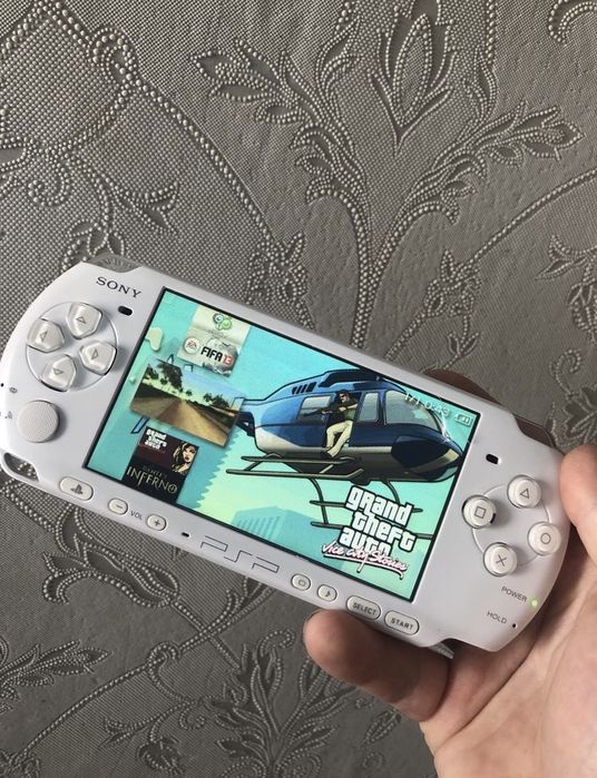 Psp sony 3008 біла блискуча + комлект