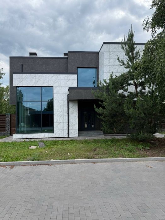Продаж стильного будинку в закритому містечку з власною лаунж зоною!