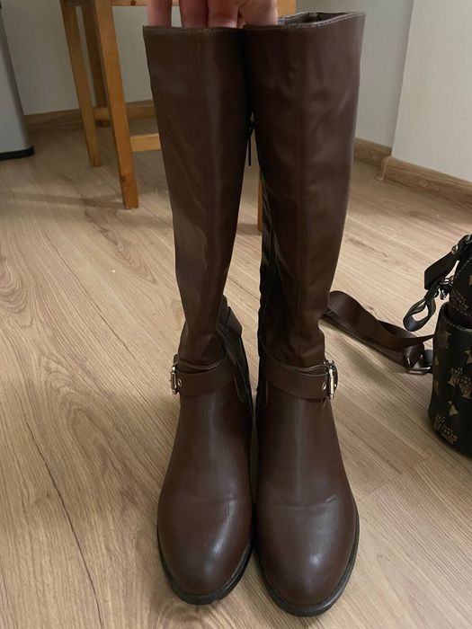 Новые сапоги коричневого цвета, кожа. Фирма.