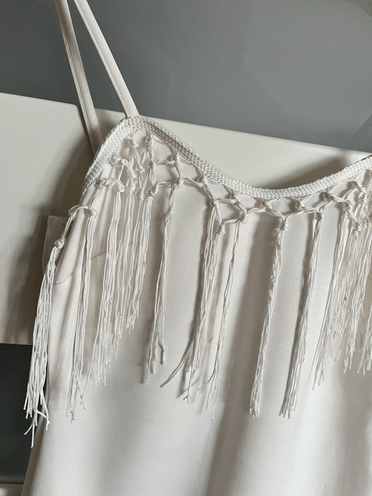 Biala sukienka w stylu boho z fredzelkami xs/34